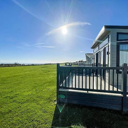 Stunning Caravan With Full Sea Views At Broadland Sands In Suffolk Ref 20236Bs Hopton on Sea Εξωτερικό φωτογραφία