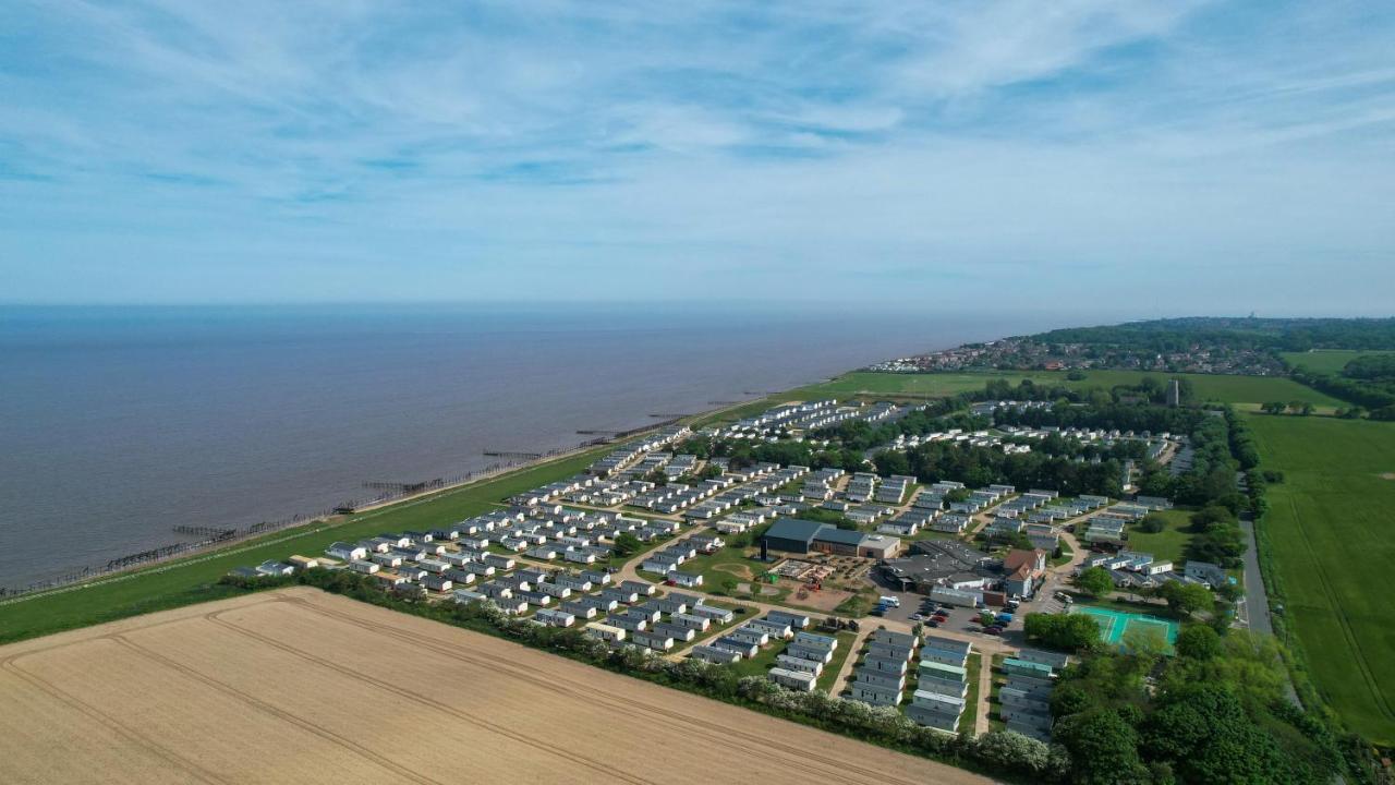 Stunning Caravan With Full Sea Views At Broadland Sands In Suffolk Ref 20236Bs Hopton on Sea Εξωτερικό φωτογραφία