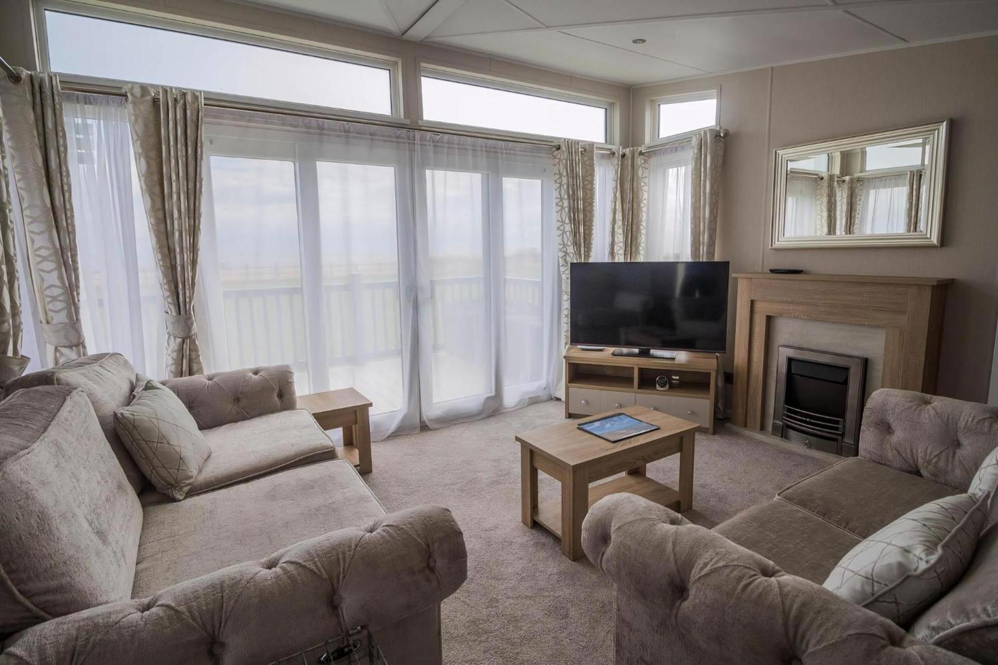 Stunning Caravan With Full Sea Views At Broadland Sands In Suffolk Ref 20236Bs Hopton on Sea Εξωτερικό φωτογραφία