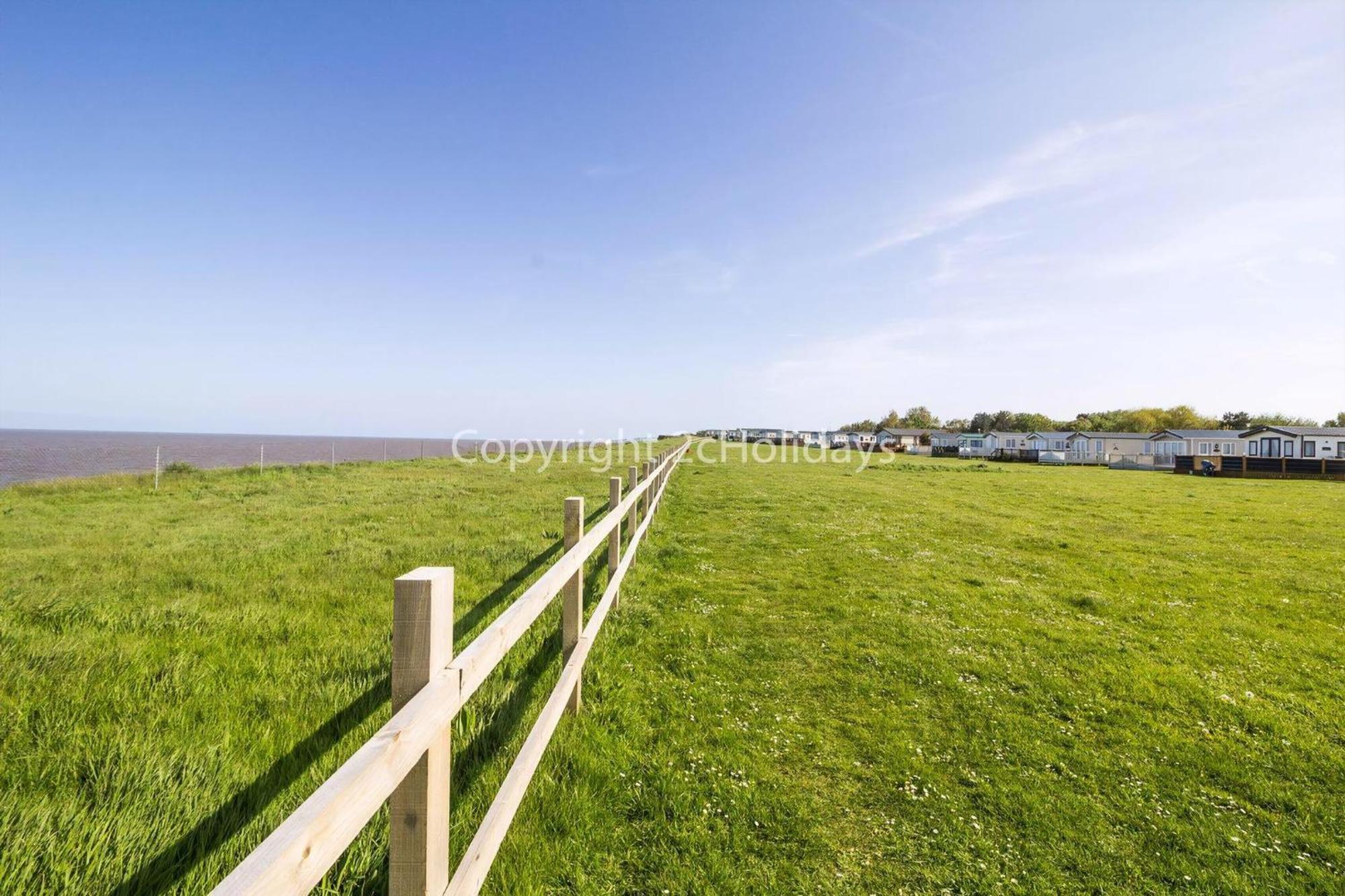 Stunning Caravan With Full Sea Views At Broadland Sands In Suffolk Ref 20236Bs Hopton on Sea Εξωτερικό φωτογραφία