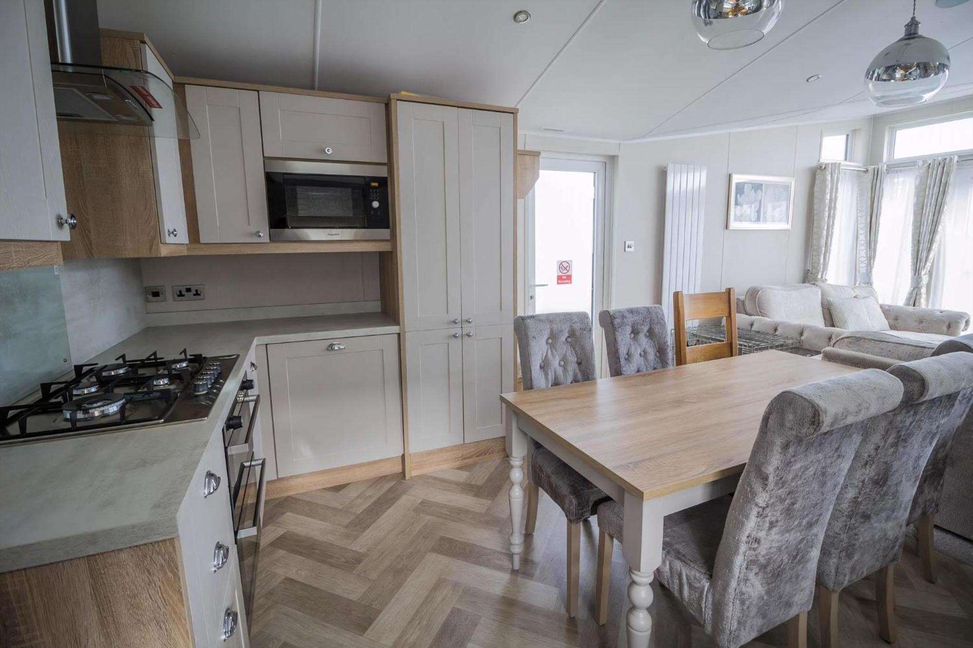 Stunning Caravan With Full Sea Views At Broadland Sands In Suffolk Ref 20236Bs Hopton on Sea Εξωτερικό φωτογραφία